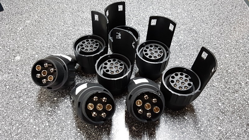 Adaptér krátký 12V  7P ›13P