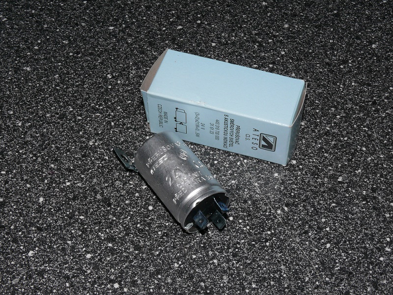 Prerušovač smeroviek 24V CZ