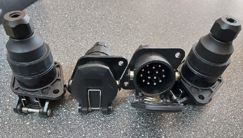 Zásuvka 24V ADR 15 pólová - plastová