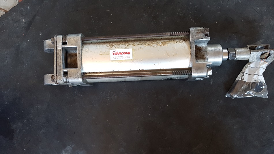 Pneumatický piest MECMAN 166-10-2000-1 (oprava)