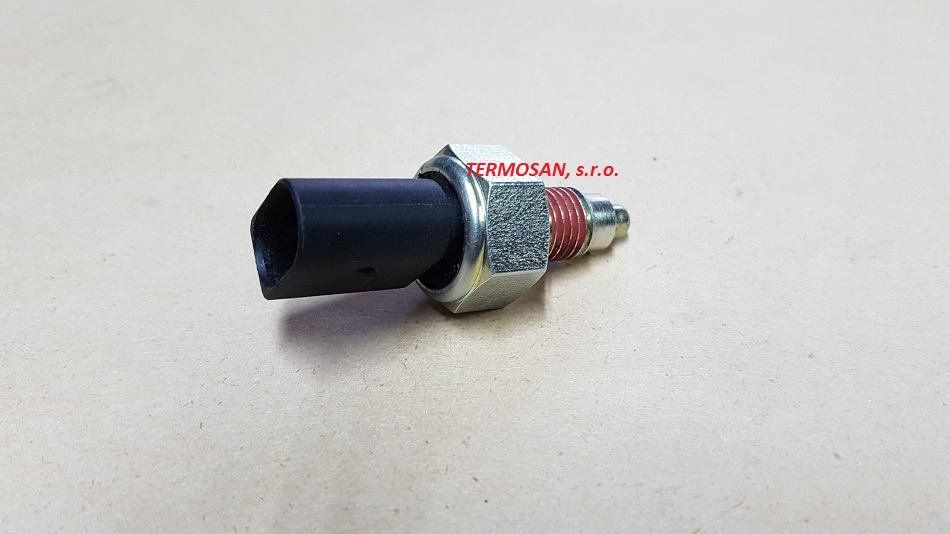 Spínač cúvacích svetiel 02T945415D