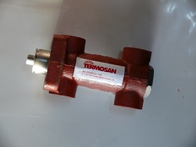 Vyrovnávač tlaku 4-vývodový s piestom (nový)