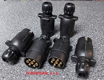 Zástrčka 12V/ 7-pólová plastová