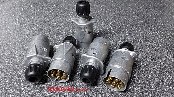 Zástrčka 12V/ 7- pólová ALU- skrutky